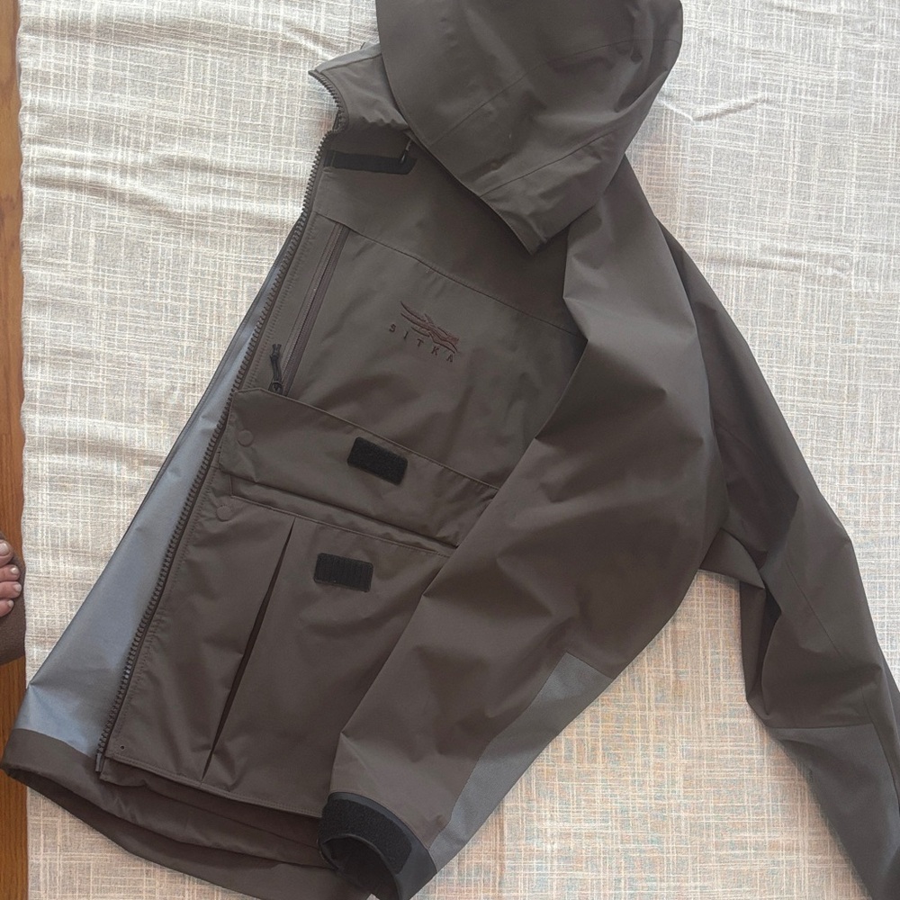 Sitka Delta PRO Wading Jacket color Earth